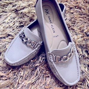 Anne Klein light gray moccasins 7.5